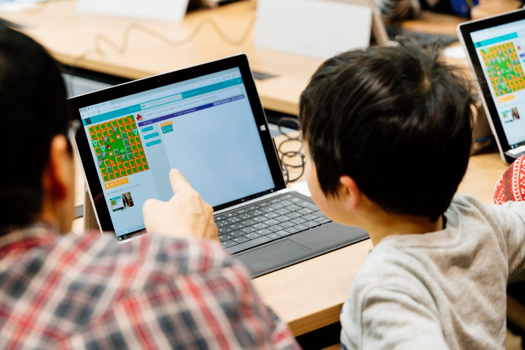 もっと自信を持って自分に自信を持つ人になることを学ぶことは可能でしょうか?